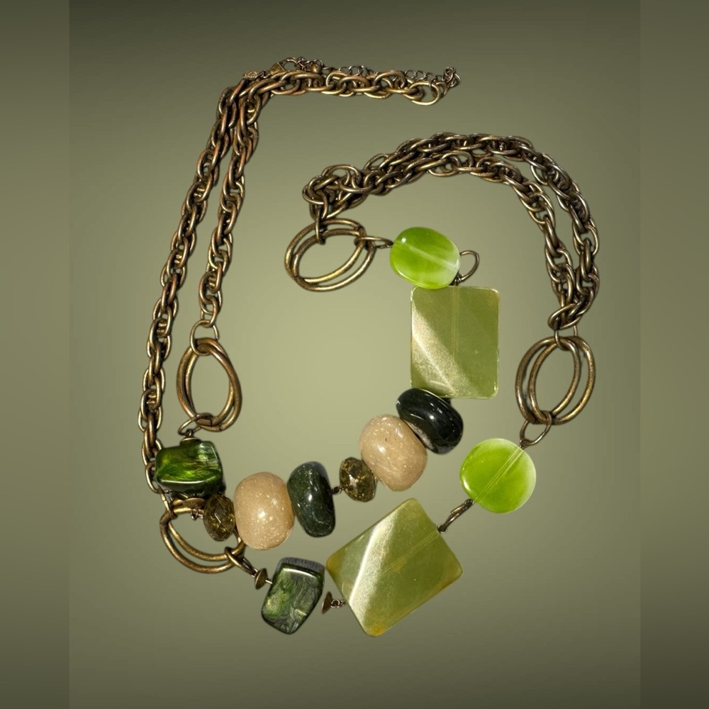 Vintage Avon brasstone green acrylic/lucite bead chain necklace
